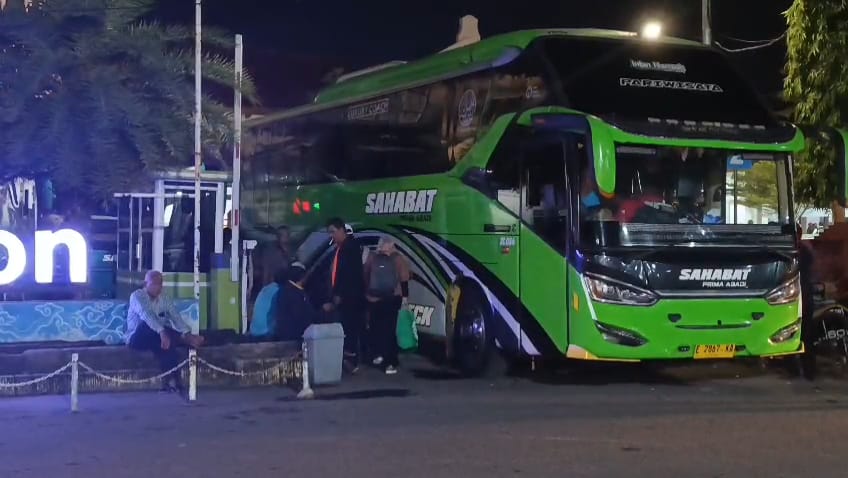 Hari Ini 25 Perjalanan Kereta Api Dibatalkan, Jalur Semarang Sudah Bisa Dilewati