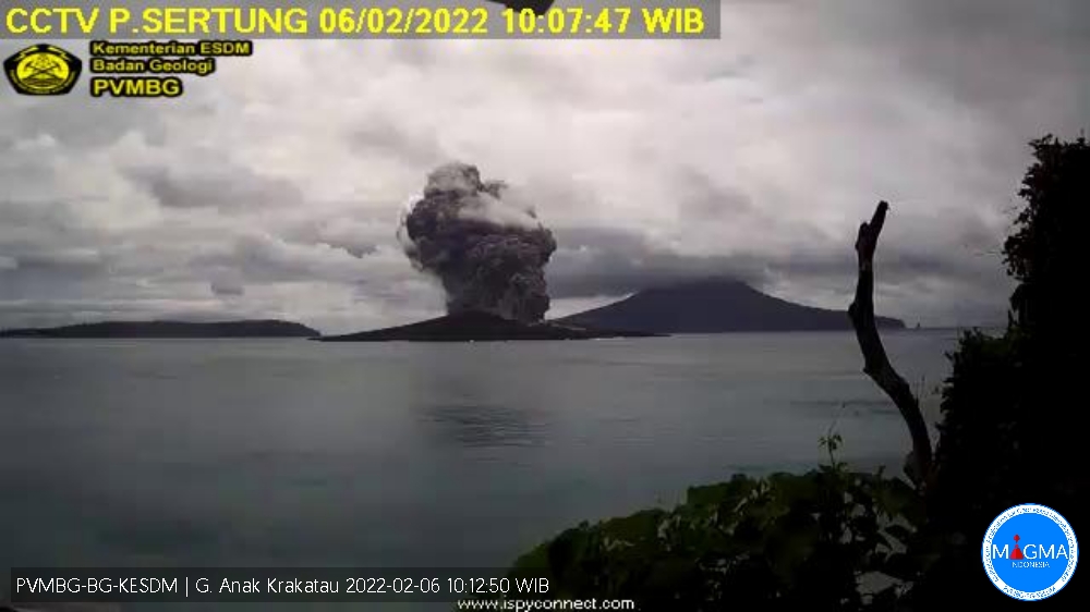 Gunung Anak Krakatau Erupsi, Statusnya Level III Alias Siaga