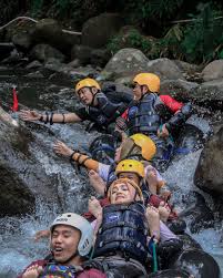 Cikadongdong River Tubing Majalengka, Sensasi Seru Wisata Air yang Memacu Adrenalin