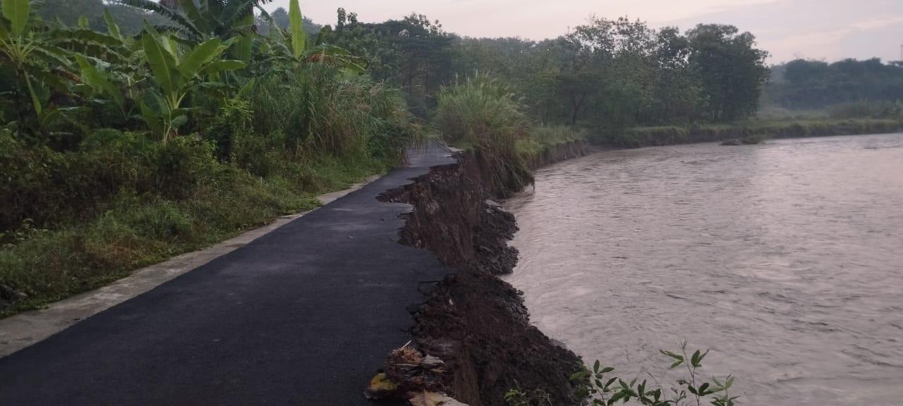 Akses Sedong Kidul–Karangwuni Lumpuh, Ratusan Warga Terisolasi