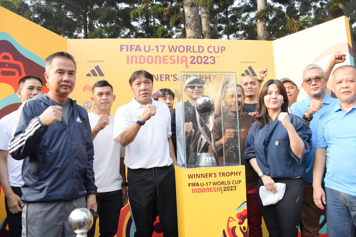 Trofi Piala Dunia U-17 Dipamerkan di Taman Cikapayang Dago Kota Bandung, Bey Machmudin Bangga