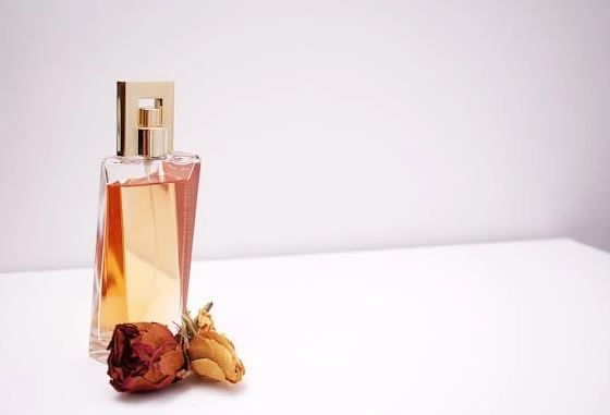 Tips Menghindari Reaksi Alergi dari Penggunaan Parfum 