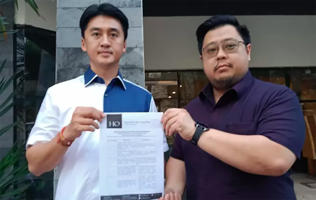 Sidang di PN Surabaya, Nany Widjaja Tunjukan 24 Bukti Kepemilikan Tabloid Nyata