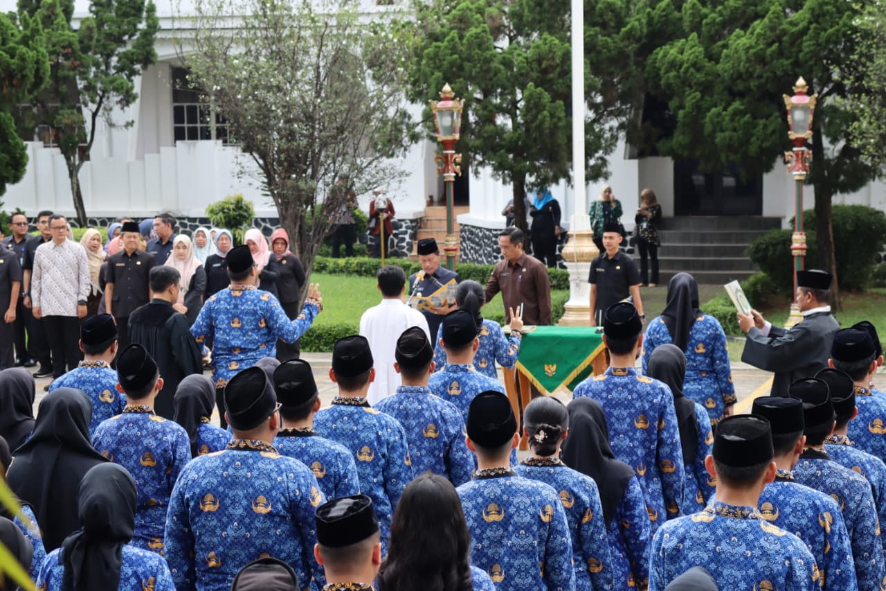 Walikota Cirebon Lantik 119 PNS, Tekankan Pelayanan Publik Tanpa Birokrasi Ribet