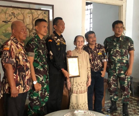 Jelang HUT RI, GM FKPPI Kota Cirebon Berikan Penghargaan kepada Pejuang dan Veteran