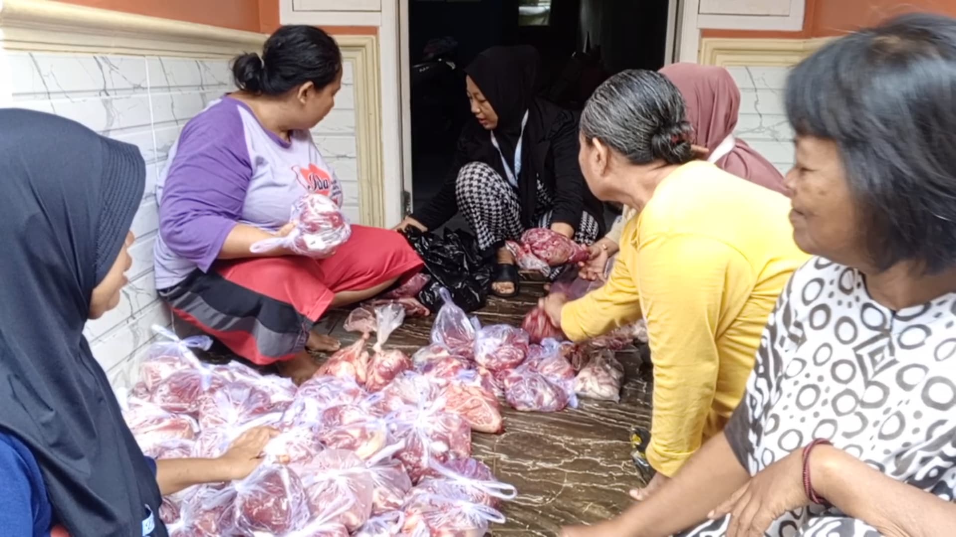 Siasati Tingginya Harga Sembako Jelang Idul Fitri, Warga di Kuningan Ikut Arisan Ini