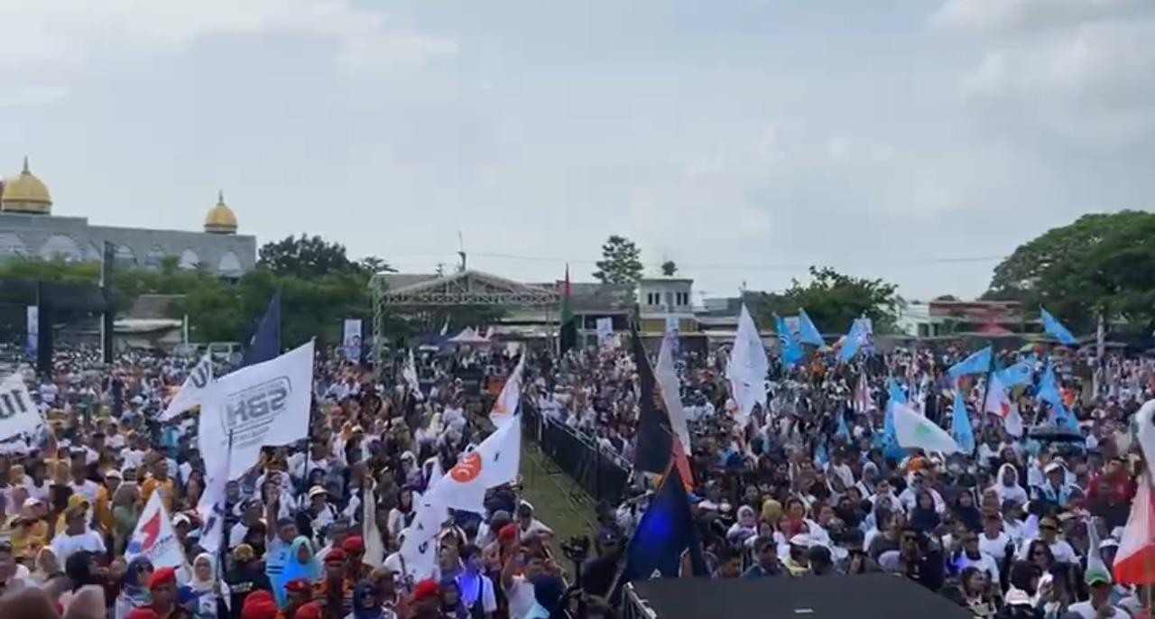 KEBEK! Begini Suasana Kampanye Akbar Pasangan Beres di Lapangan Kebon Pelok