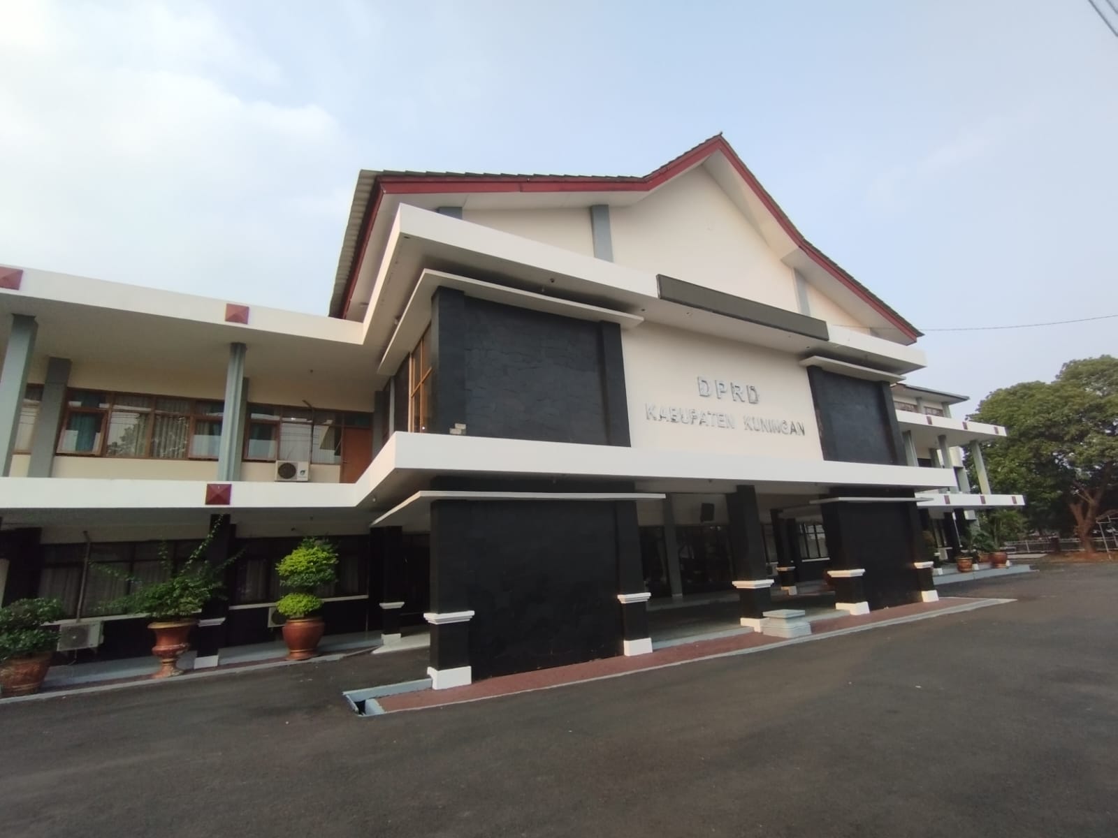 Ketua DPRD Kuningan Minta Tudingan Disertai Bukti: Jangan Asal Ngomong