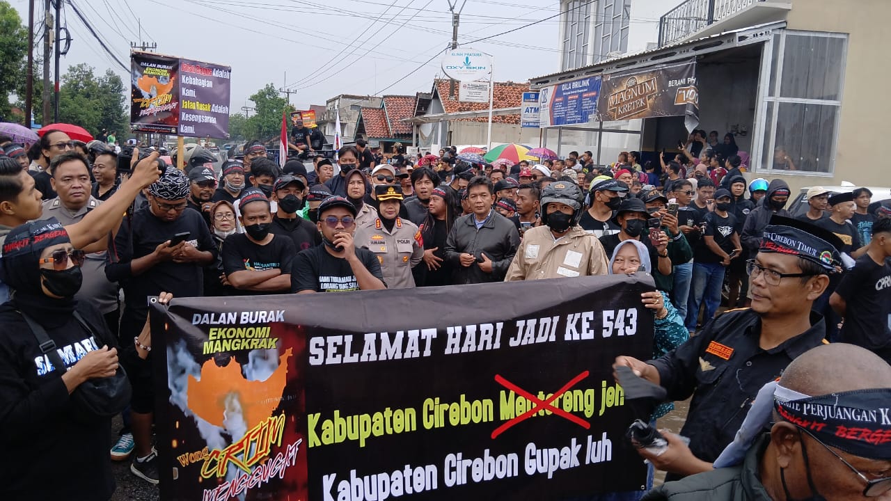 Demo Jalan Rusak di Cirebon Timur, H Dade: Bentuk Kekecewaan yang Sudah Menumpuk