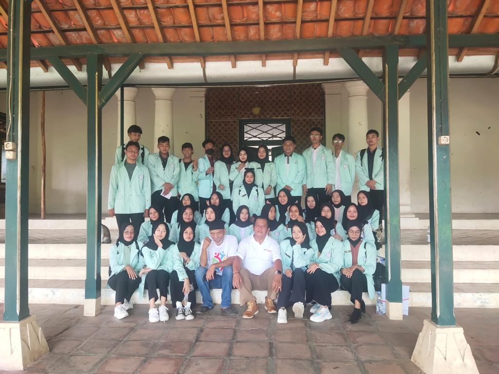 Belajar di Luar Kampus, Mahasiswa Institut Mahardika Kunjungi Wisata Goa Sunyaragi