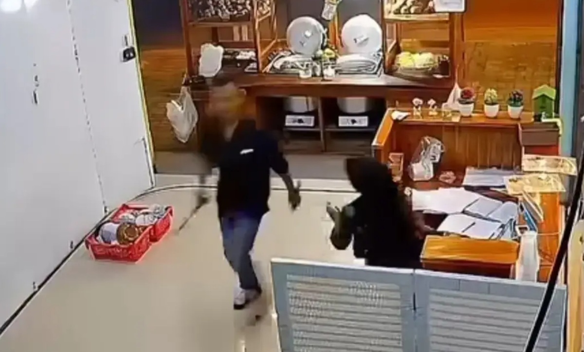 Gara-Gara Cemburu, Pria di Bandung Ini Nekat Bacok Pegawai Bakso