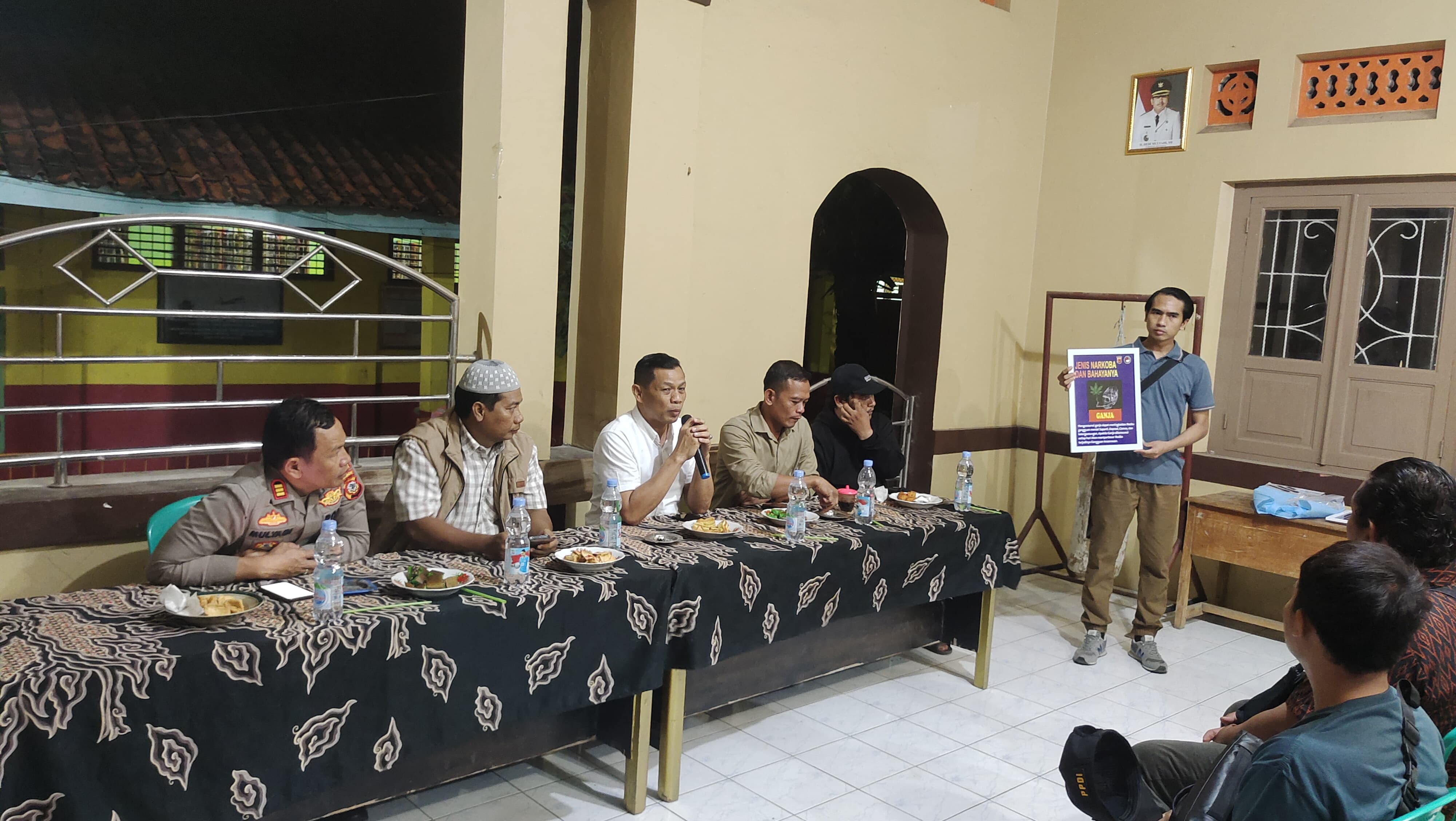 Warga Tersana Cirebon Diberikan Wawasan Soal Bahaya Penyalahgunaan Narkoba