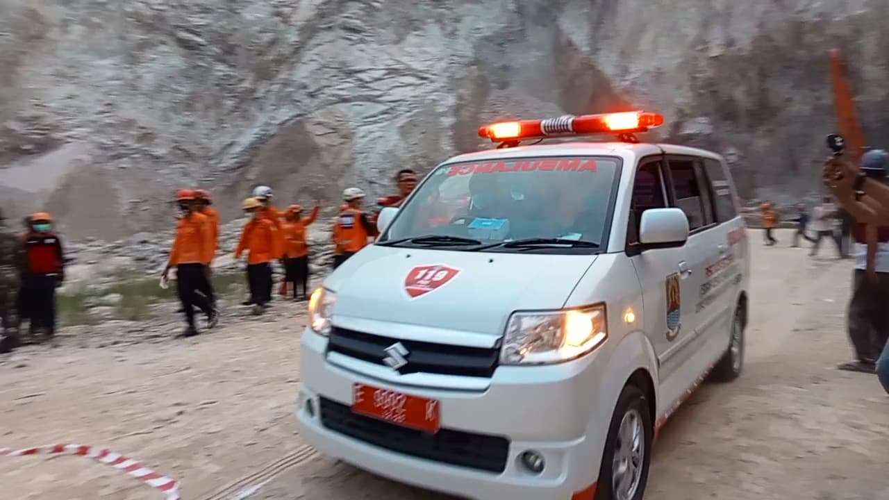 Tim SAR Gabungan Temukan 3 Korban Longsor Gunung Kuda di Hari Kedua, Kondisinya Meninggal Dunia