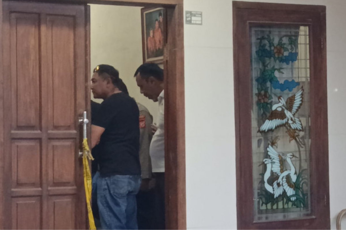 Misteri Kematian Istri Dokter Cirebon, Puslabfor Turun Tangan Periksa Rumah di Babakan