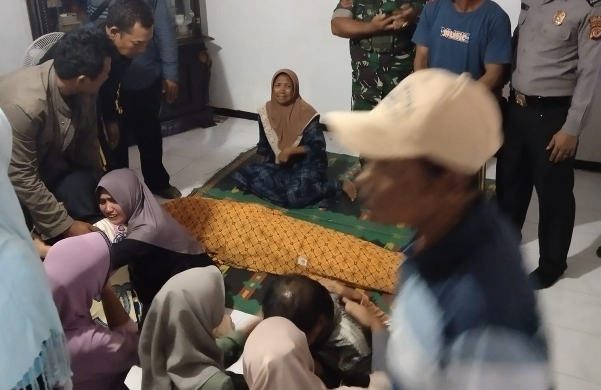 Pemakaman Anita Diduga Korban Pembunuhan di Kedawung, Kedatangan Jenazah Korban Disambut Isak Tangis Keluarga 