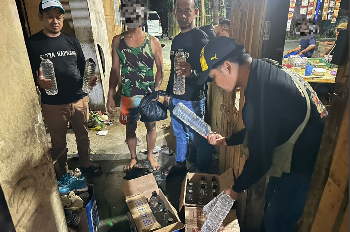 Razia Miras di Cirebon, 500 Lebih Botol Miras Pabrikan dan Tradisional Disita Polisi