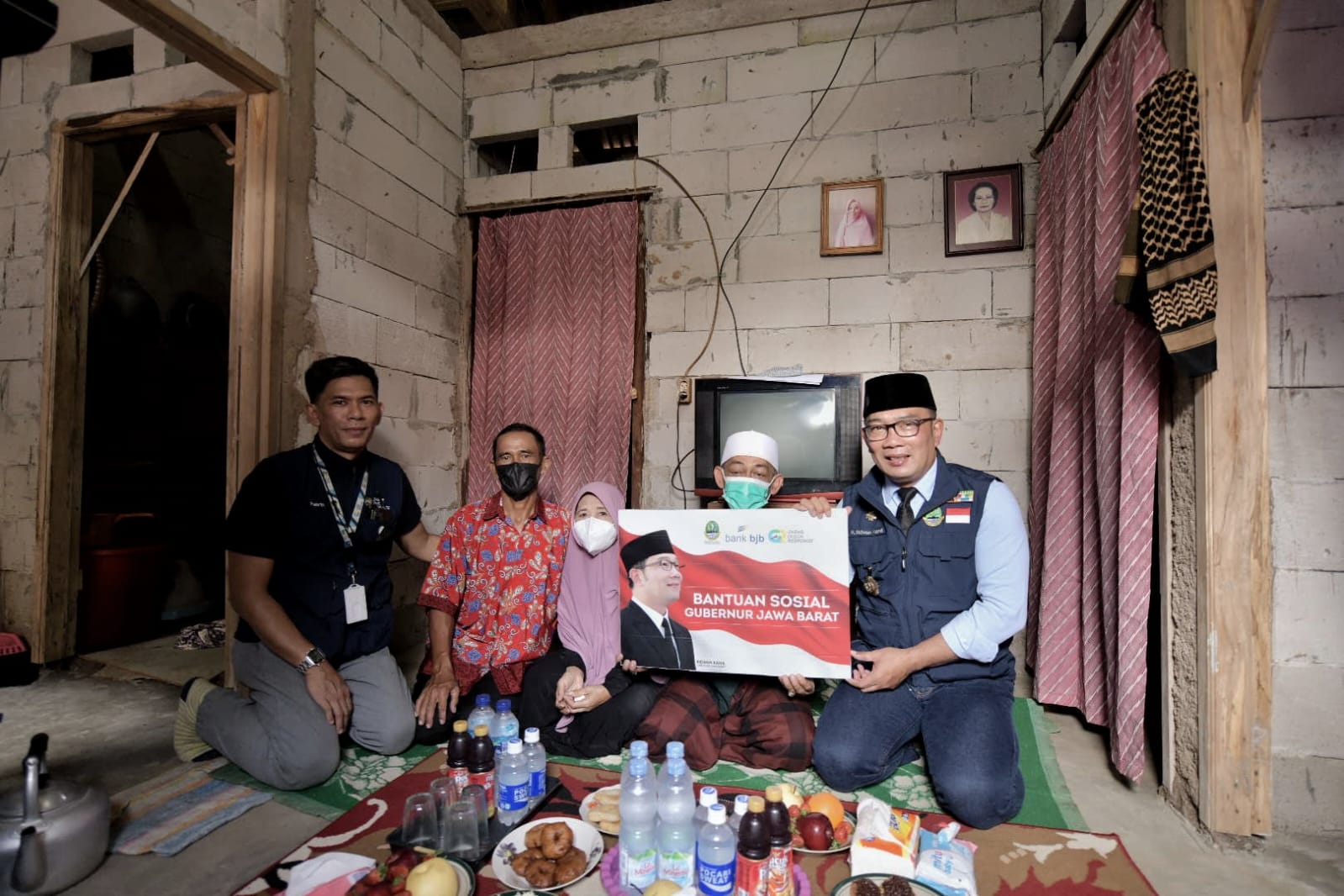 Ridwan Kamil Bantu Renovasi Rumah Warga Tak Mampu di Cianjur 