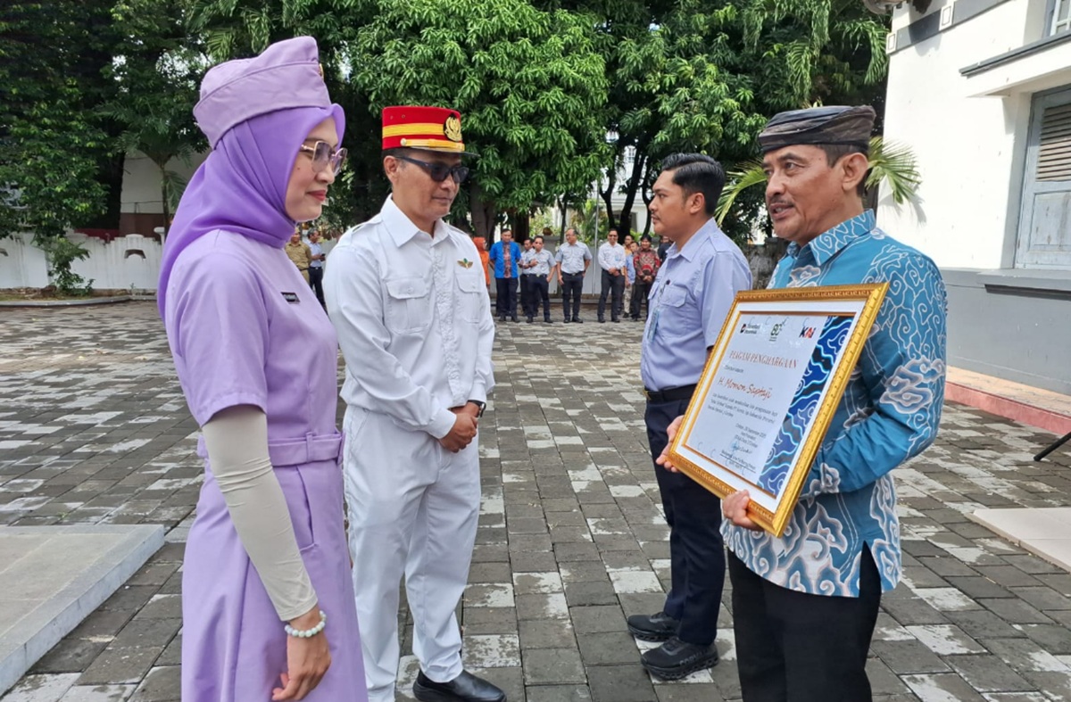 Ahli Waris Pencipta Lagu Kota Cirebon Dapat Penghargaan dari KAI Daop 3 Cirebon