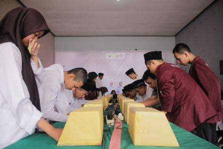 KEREN, Siswa SMKN 1 Jamblang Pilih Ketua OSIS secara E-Voting