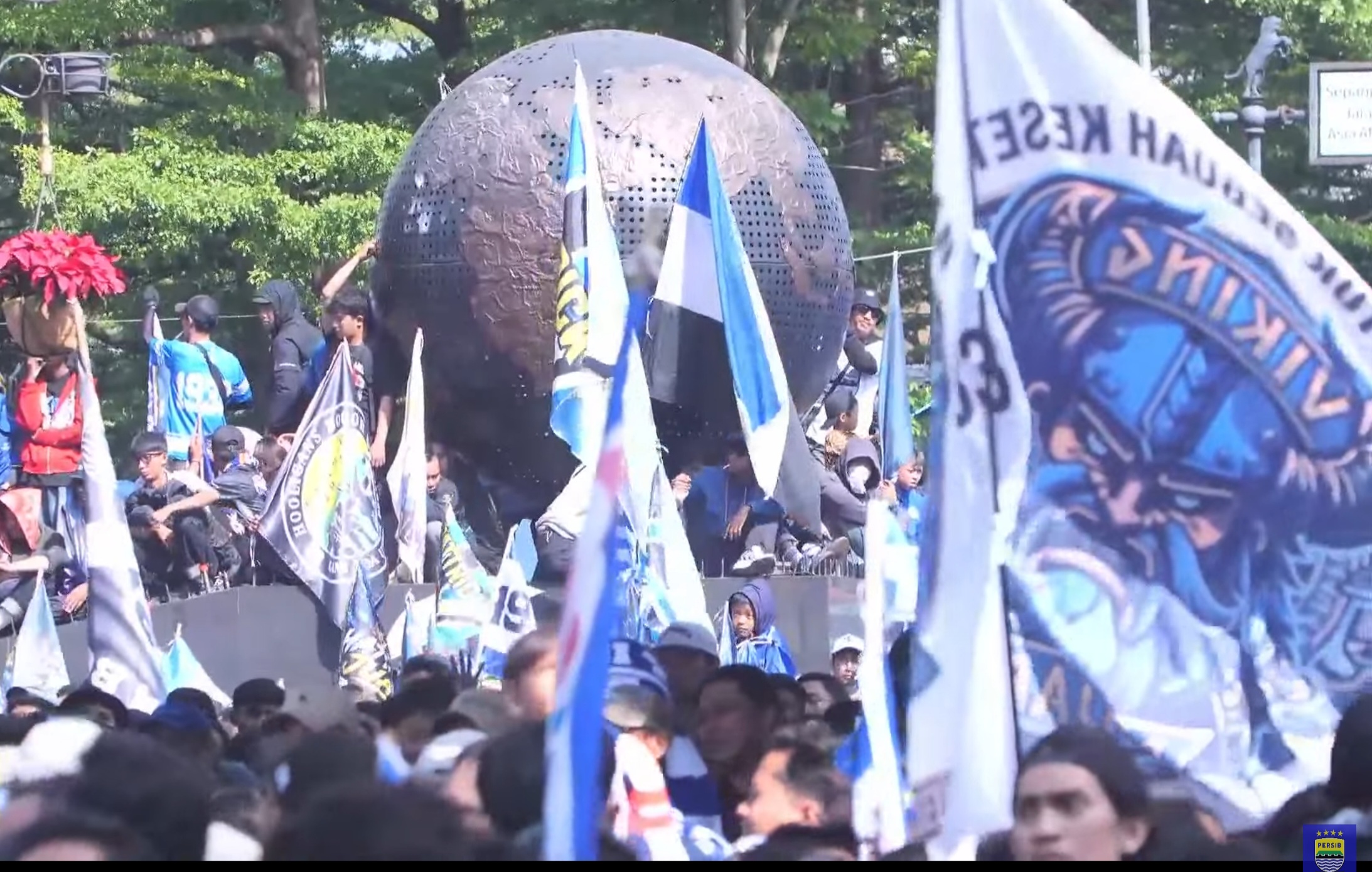 Lautan Biru Pawai Juara Panca Takhta Persib Bandung