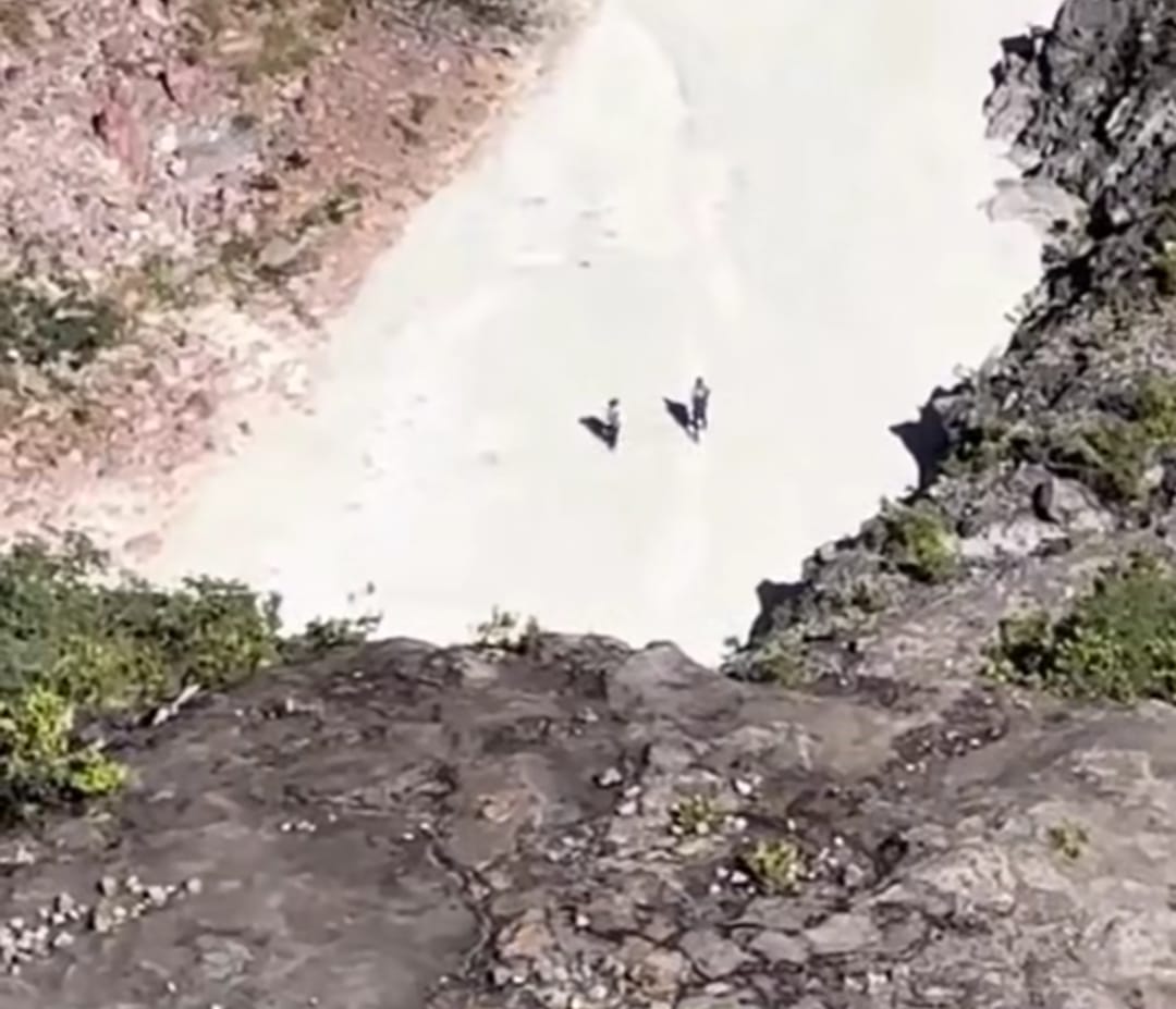 Viral Video Pendaki di Dasar Kawah Gunung Ciremai, Ini Bahaya yang Mengintai