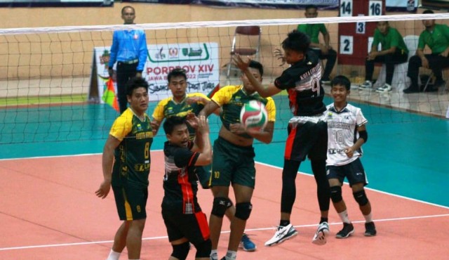 Kalah dari Kota Bandung, Tim Bola Voli Kota Cirebon Tersingkir dari Porprov Jabar 2022