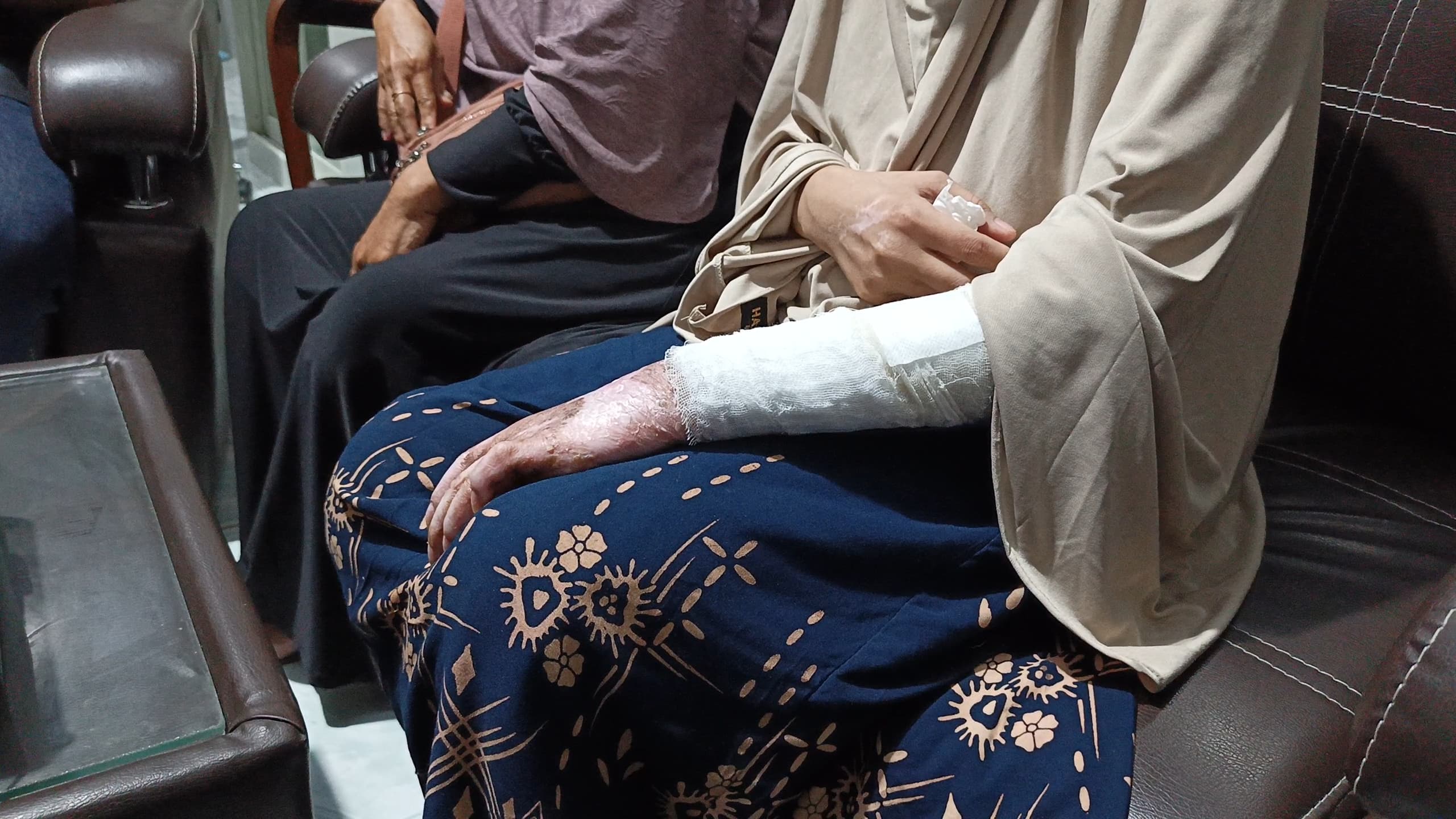 Didampingi Tim Hotman 911, Wanita Cirebon Ungkap Dugaan Kekerasan Brutal oleh Oknum Polisi