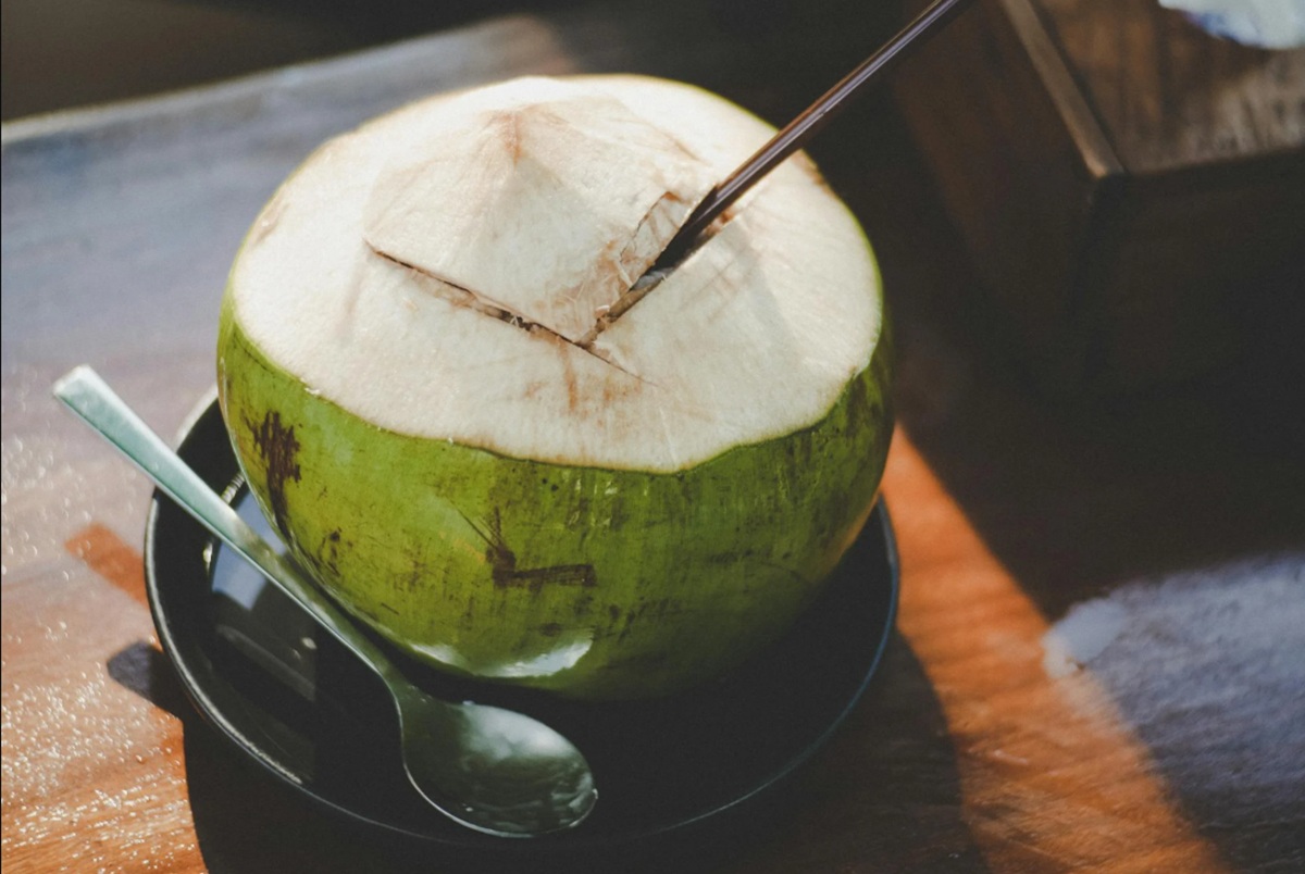 Ampuh, Ini Dia 5 Manfaat Minum Air Kelapa Secara Rutin Bagi Kesehatan Tubuh