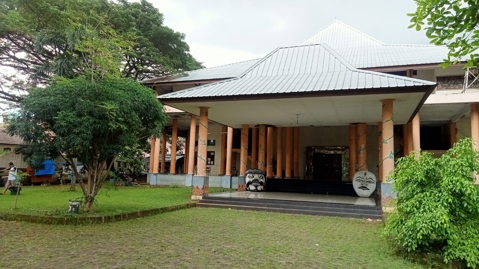 Rusak Berat, Butuh Anggaran Ratusan Juta Untuk Perbaiki Gedung Nyimas Rarasantang Kota Cirebon