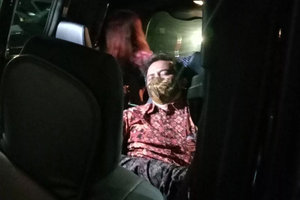 Roy Suryo Jadi Tersangka, Pakai Kursi Roda Keluar dari Polda Metro Jaya