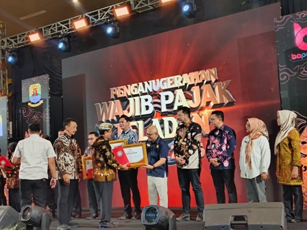 Pemkab Apresiasi Wajib Pajak Teladan, Bupati Imron: Terima Kasih atas Sumbangsih untuk Pembangunan