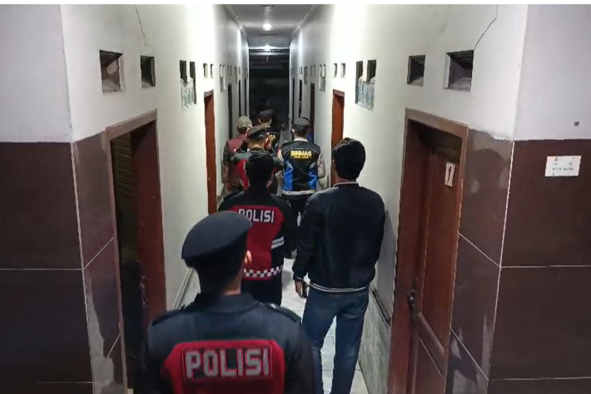 Razia Malam Polres Kuningan Temukan Pasangan Pelajar di Kamar Kos