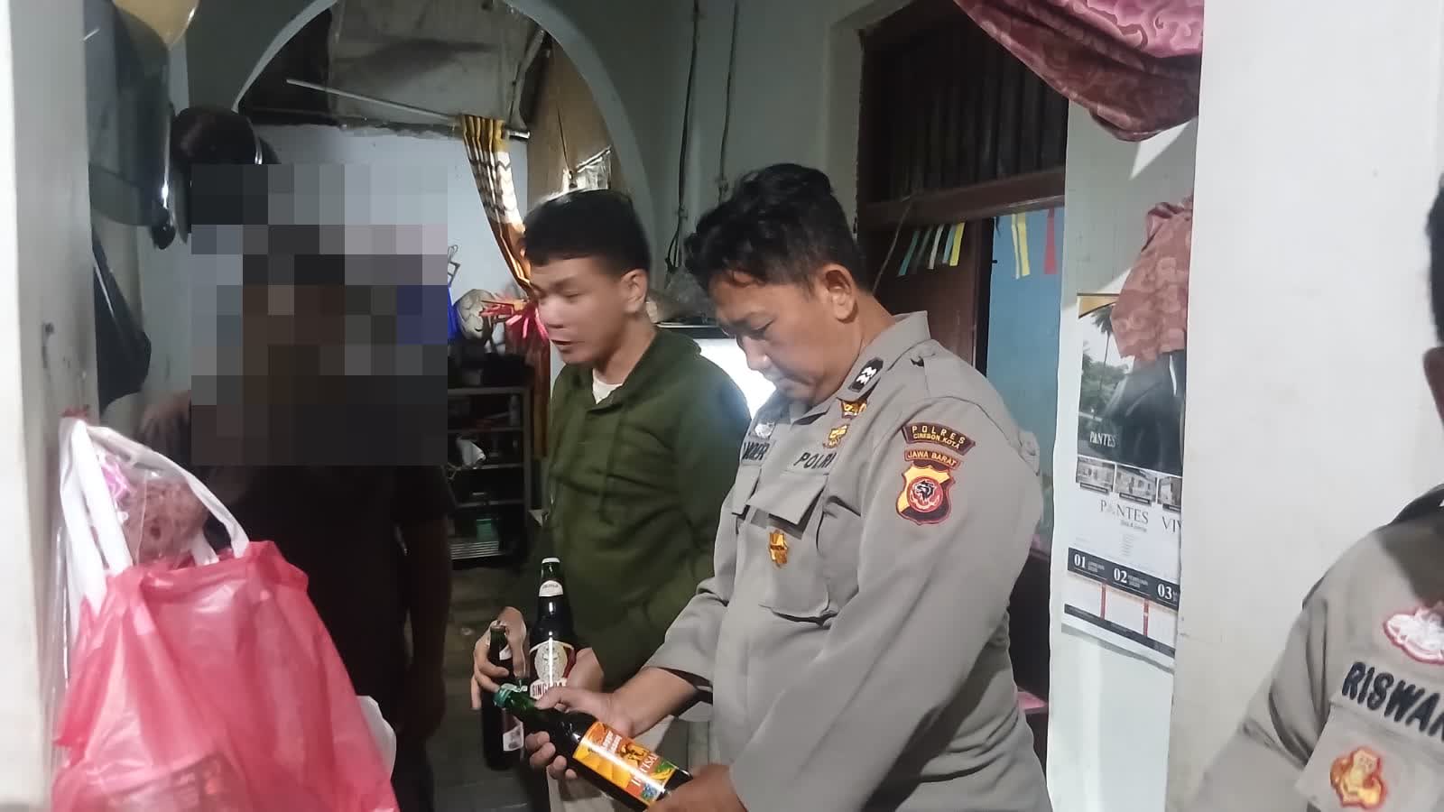 Razia Miras Malam Hari di Kedawung, Polisi Amankan Penjual Tanpa Izin