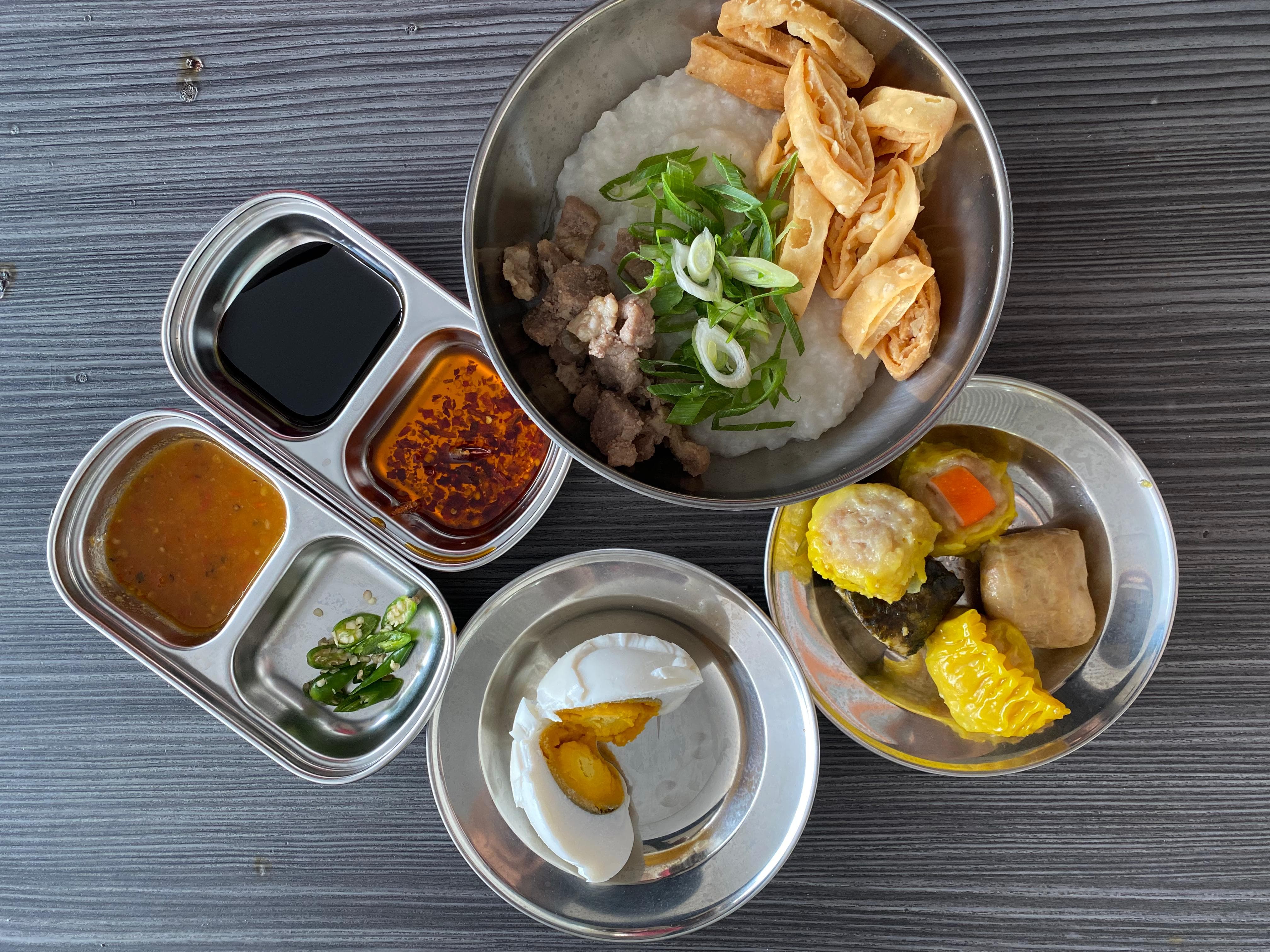 Sudah Buka! Bubur Chinese dengan Konsep Street Food, Nih Alamatnya 