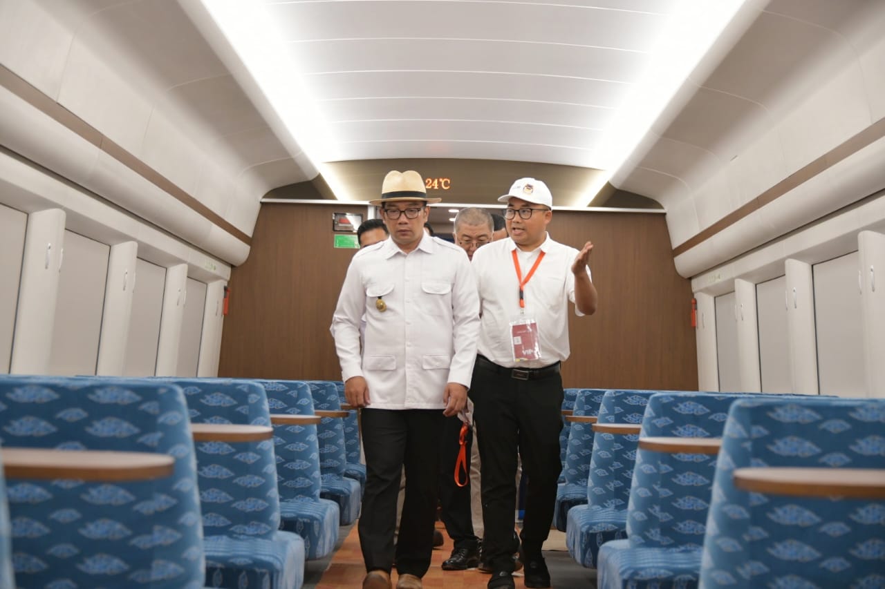 Kereta Cepat Jakarta Bandung Surabaya, Tidak Lewat Kota Cirebon, Melipir di Jalan Tol