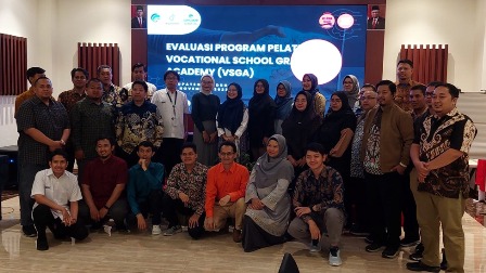 STMIK IKMI Cirebon Hadiri Evaluasi Laporan VSGA