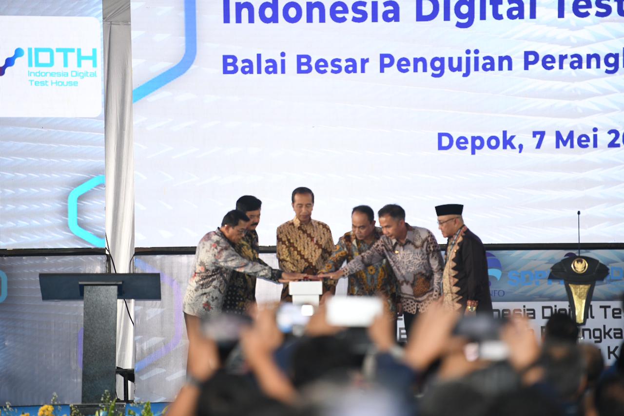 Jokowi Resmikan Indonesia Digital Test House di Depok: Kita Jangan Jadi Penonton 