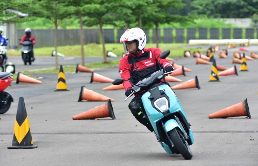 DAM Gulirkan Diskon Awal Tahun untuk Motor Listrik 