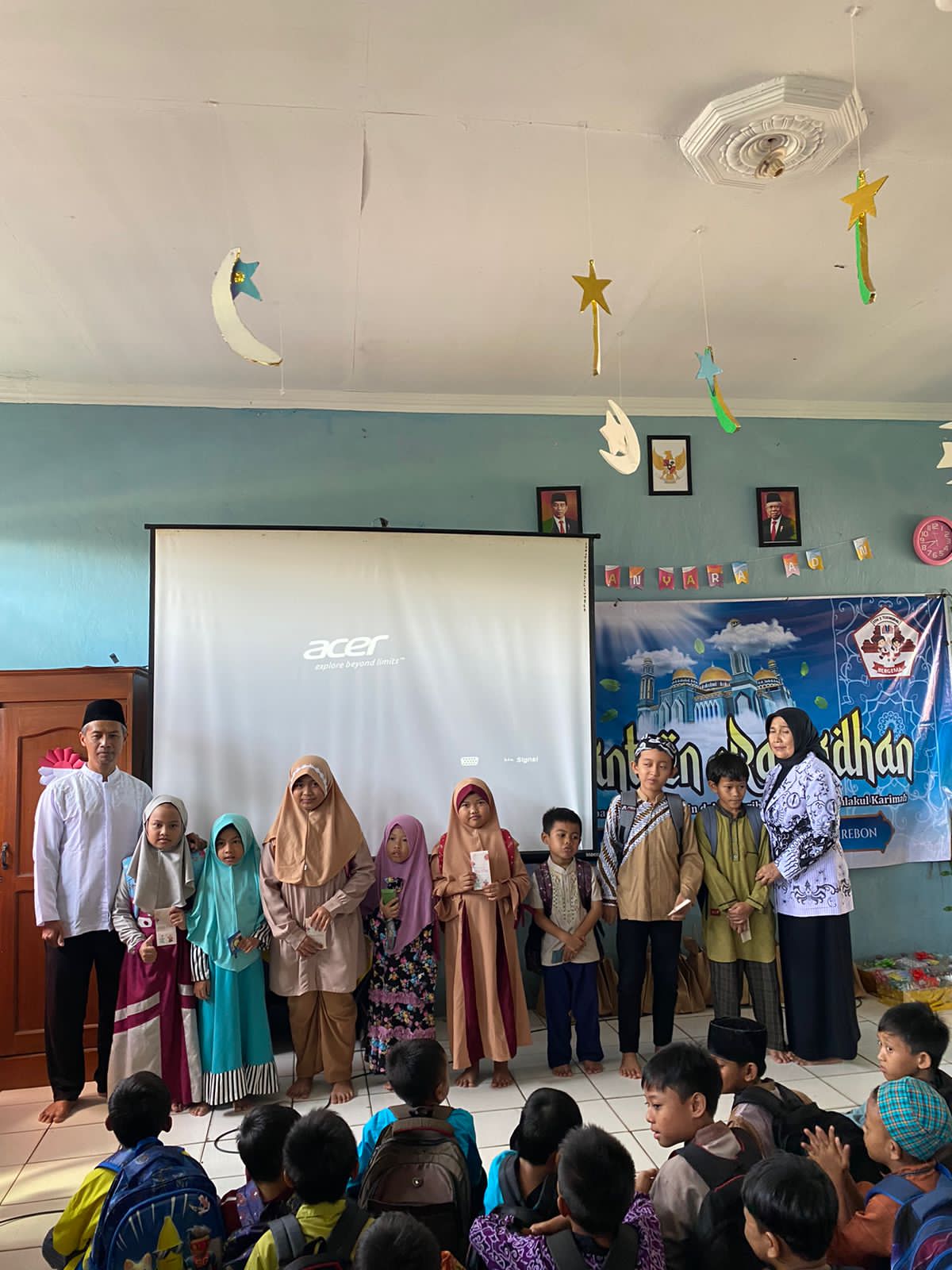SDN 2 Tukmudal Ajarkan Memberi dan Berbagi Salurkan 50 Paket di Minggu Terakhir Ramadhan  