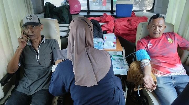 Penuhi Stok, PMI Kota Cirebon Gandeng Kelurahan Kesenden Gelar Donor Darah