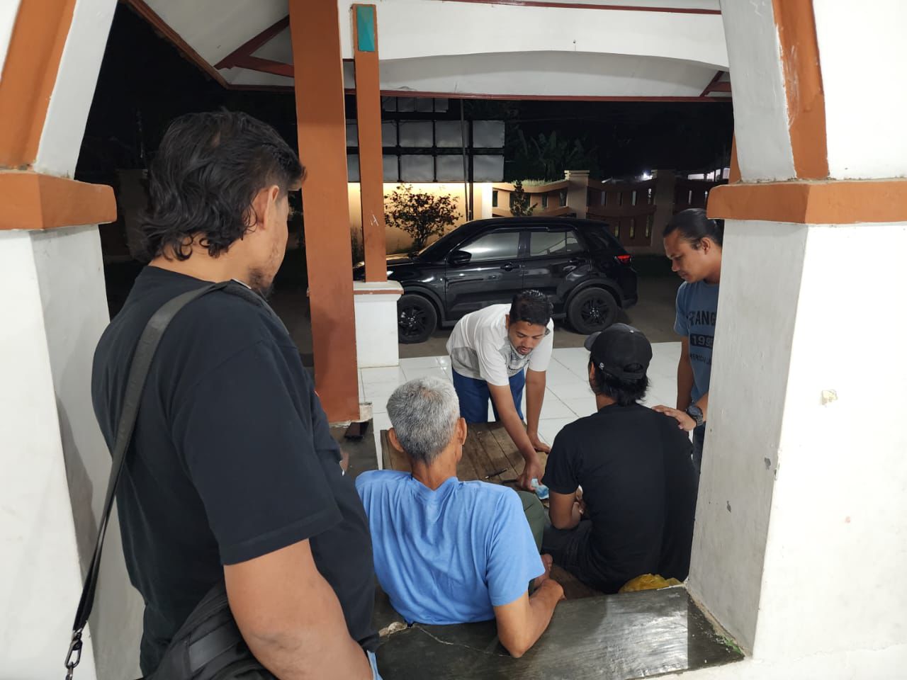 Judi Togel Persis di Depan Balai Desa Pabuaran Lor, 2 Orang Ditangkap Polresta Cirebon
