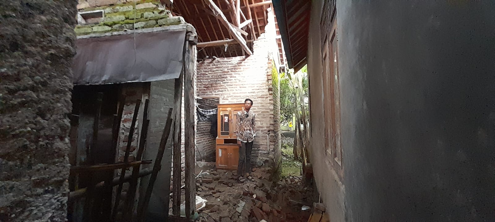 Rumah Warga Desa Luwung Kecamatan Mundu Roboh Diterjang Banjir, Seperti Ini Kondisinya