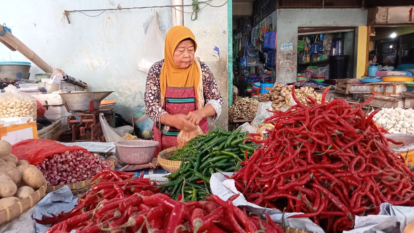 Harga Cabai di Kota Cirebon Turun
