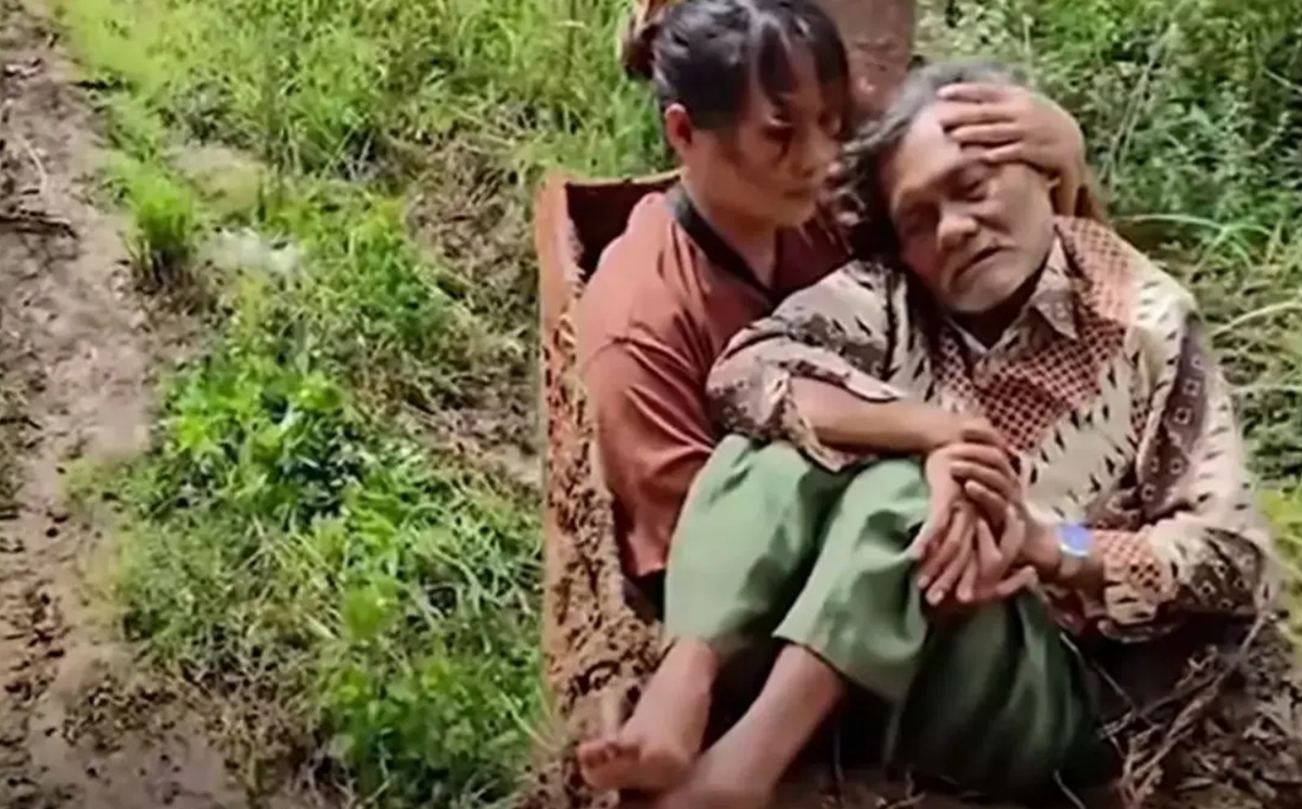 Viral Video Lansia Diangkut Ekskavator Ternyata di Bandung