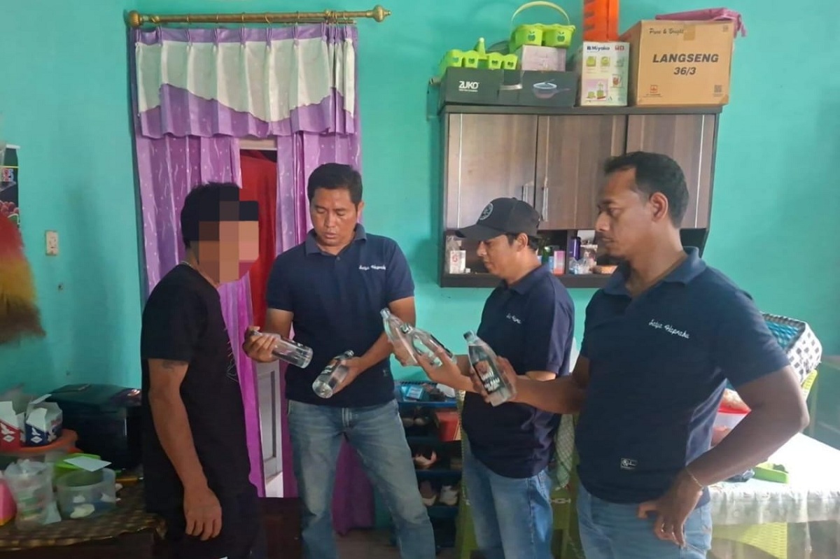 Polresta Cirebon Gerebek Peredaran Miras Ilegal, 127 Botol Ciu dan Arak Bali Disita dari Tiga Kecamatan!