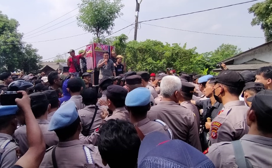 Massa Demo dari Forum Indramayu Menggugat Mundur dari Al Zaytun, Mengancam Mau ke Istana Negara