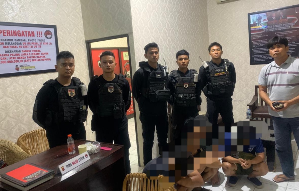 4 Pemuda Nongkrong di Sumber Didatangi Polisi Mau Kabur, Ternyata Bawa Barang Terlarang
