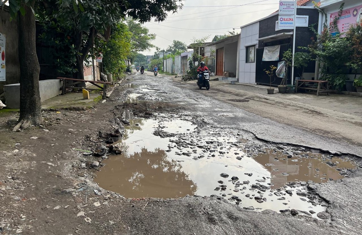 Jalan Mundu Pamengkang Rusak Parah, Warga Ancam Tutup Akses