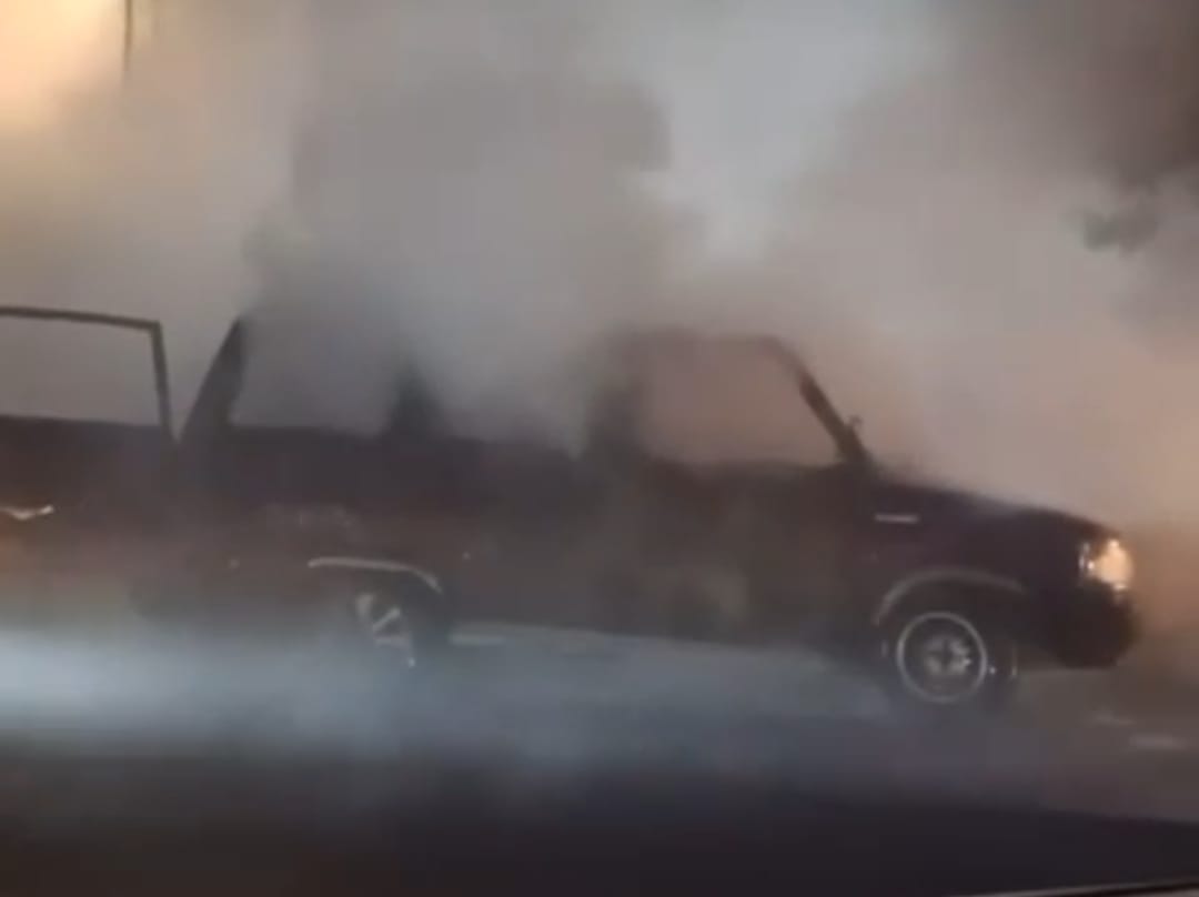 BREAKING NEWS! Mobil Terbakar di Jalan Dewi Sartika Sumber, Penyebab Belum Diketahui