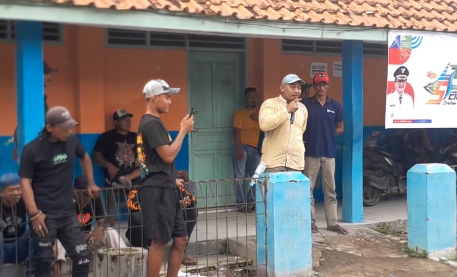 Warga Geruduk Balai Desa, Tuntut Kuwu Jungjang Wetan Mundur